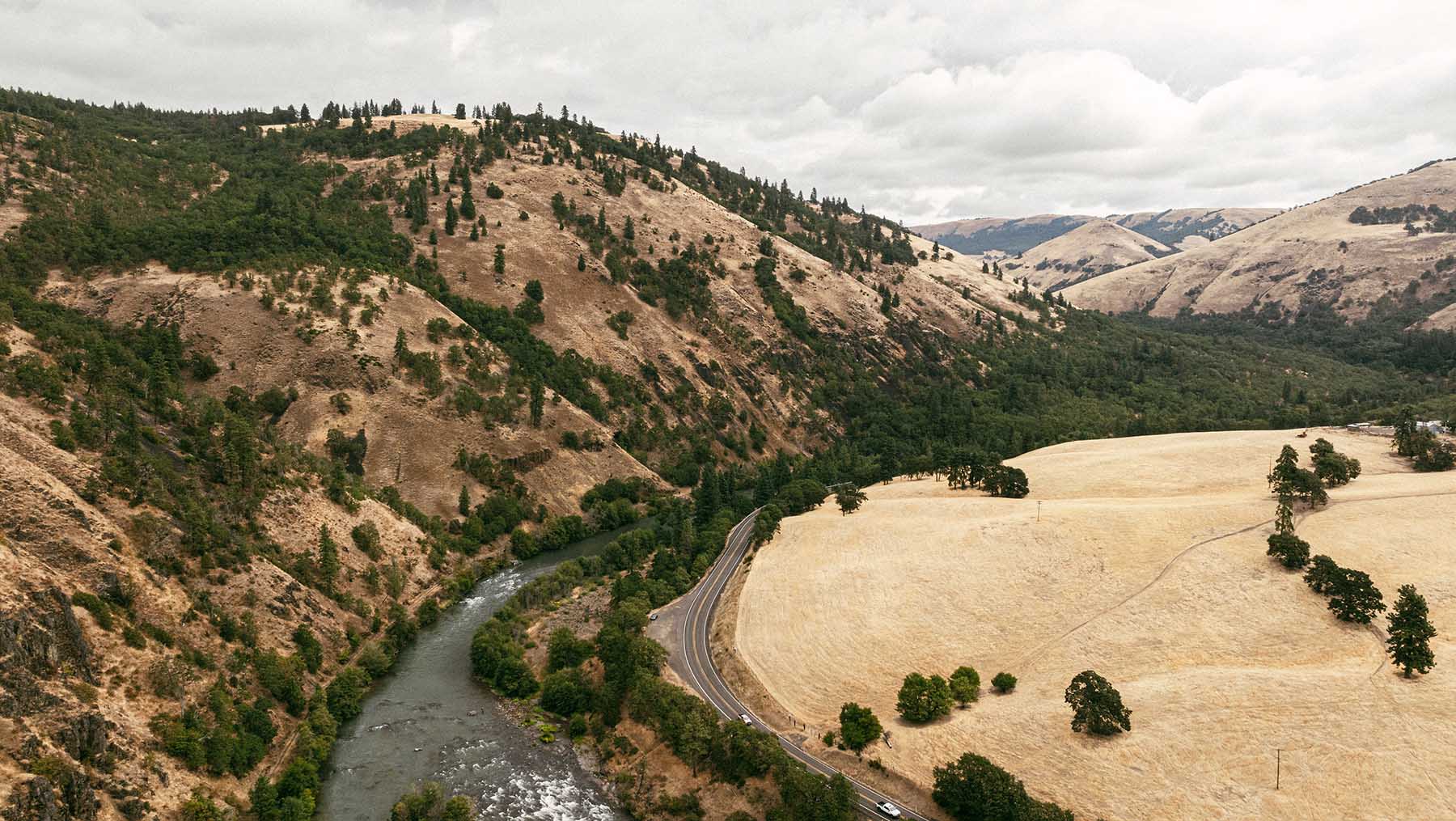 columbia-gorge-oregon-river